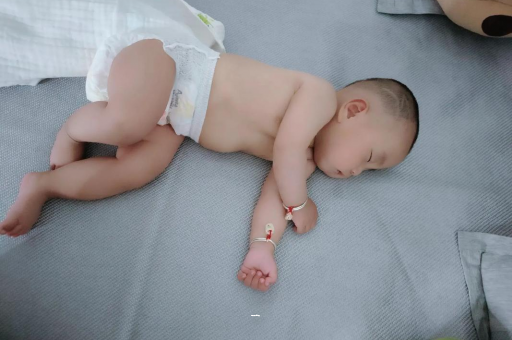 华容怀孕肚子撑的难受